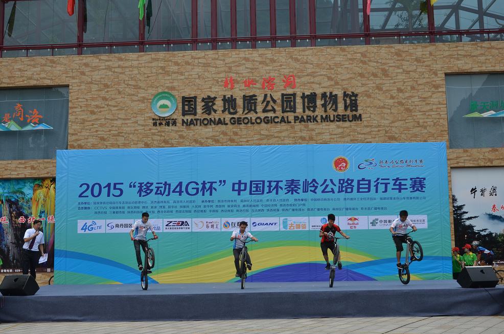 环秦岭公路自行车赛车队风采