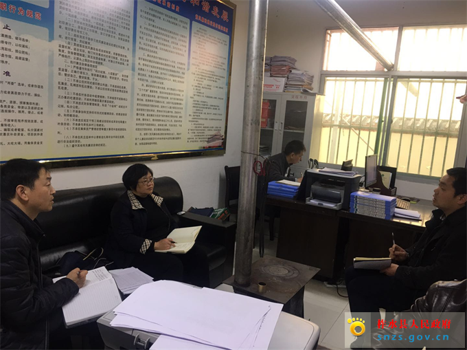 座谈.jpg 座谈.jpg