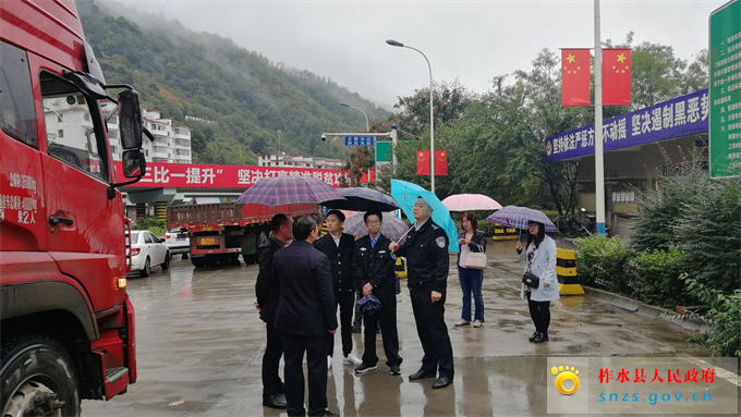 高速路口.jpg 高速路口.jpg