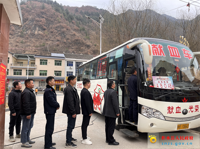 献血排队1.jpg 献血排队1.jpg