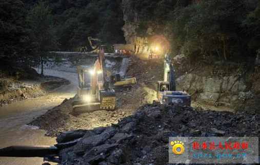 抢通作业现场图.jpg 抢通作业现场图.jpg