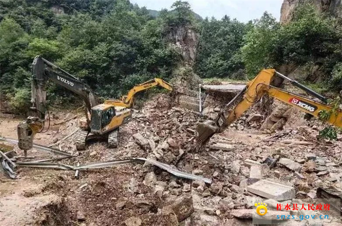 抢通作业现场图2.jpg 抢通作业现场图2.jpg