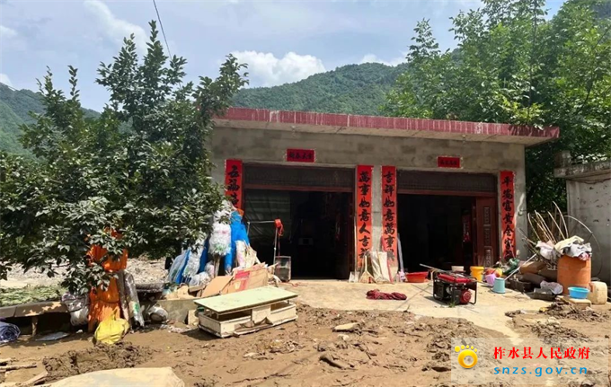 受灾房屋.jpg 受灾房屋.jpg