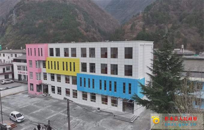 柞水县小岭镇李砭村幼儿园在建彩色教学楼.jpg 柞水县小岭镇李砭村幼儿园在建彩色教学楼.jpg