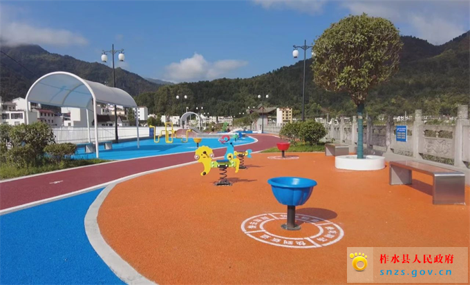 柞水县凤凰镇小游园.jpg 柞水县凤凰镇小游园.jpg